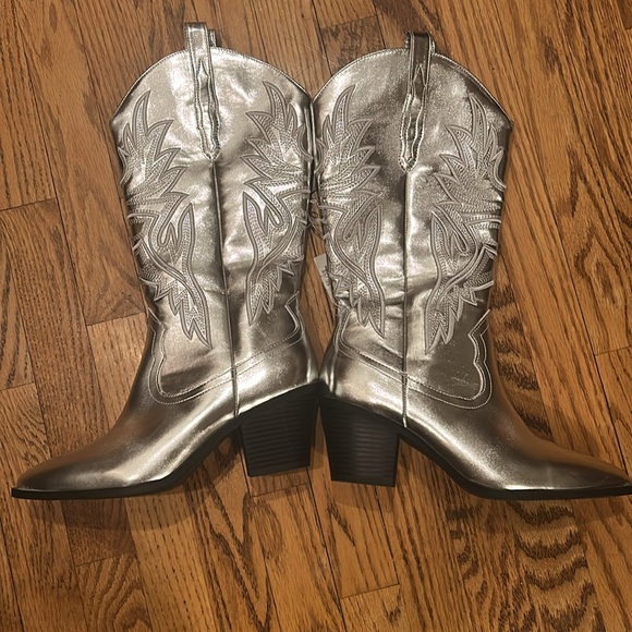 Altar’d State Mettalix Silver Cowboy Boots - Picture 4 of 7